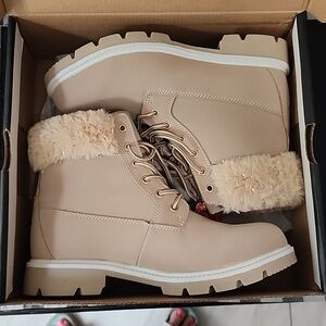 Vty Boots NIB, NWT